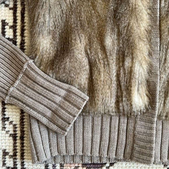 Club Monaco Women's Taupe Wool and Faux Fur Button Down Ribbed Cardigan Size M - Picture 5 of 9